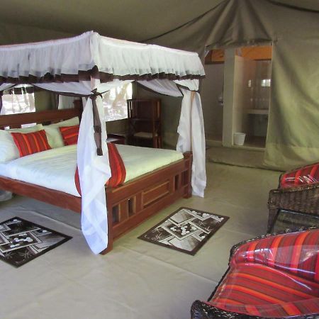 Enchoro Wildlife Camp Hotel Ololaimutiek Ngoại thất bức ảnh