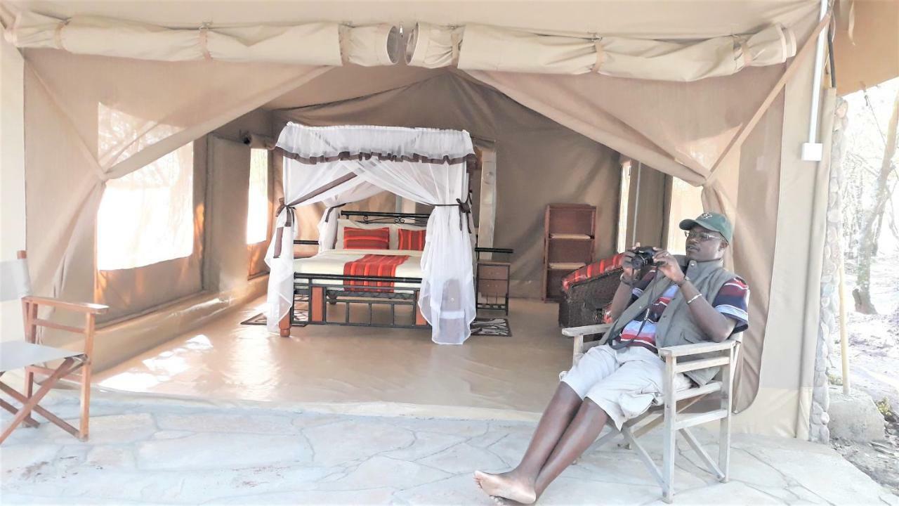 Enchoro Wildlife Camp Hotel Ololaimutiek Ngoại thất bức ảnh