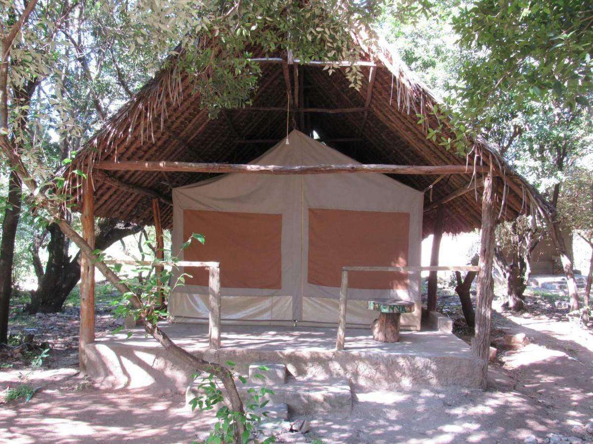 Enchoro Wildlife Camp Hotel Ololaimutiek Ngoại thất bức ảnh